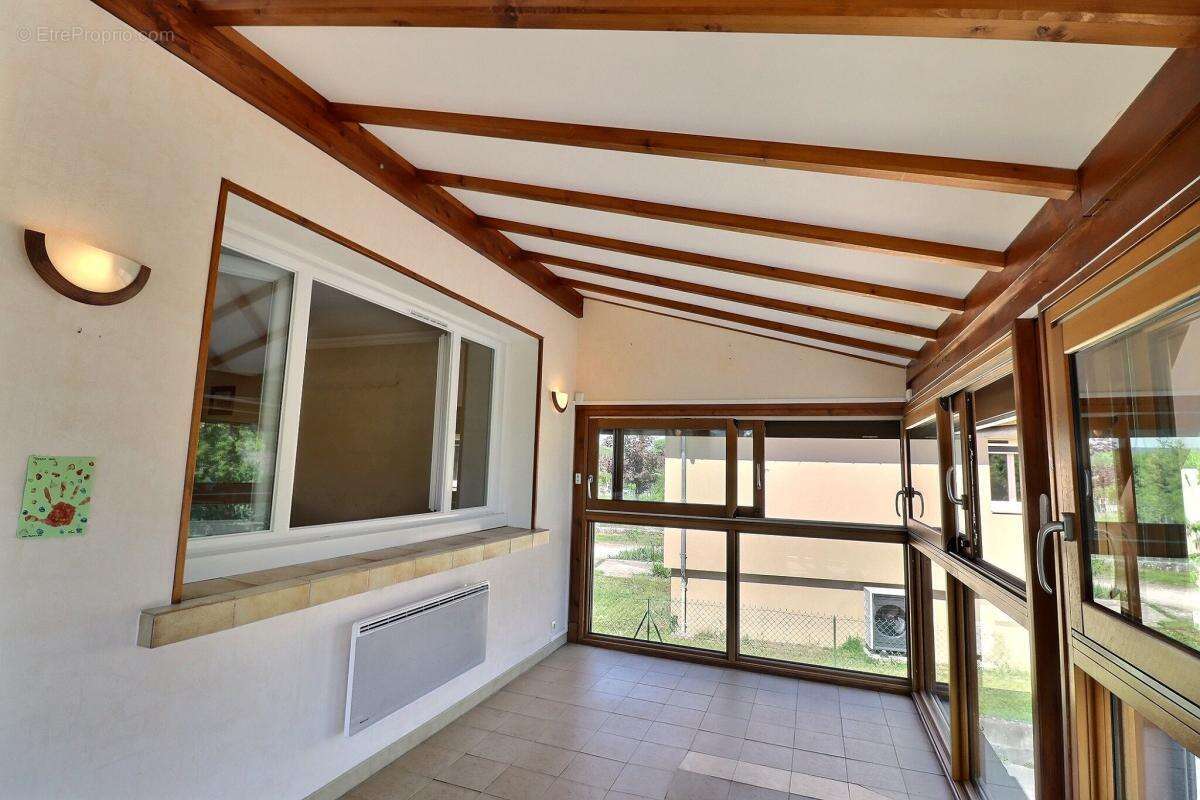 Maison à CHARETTE