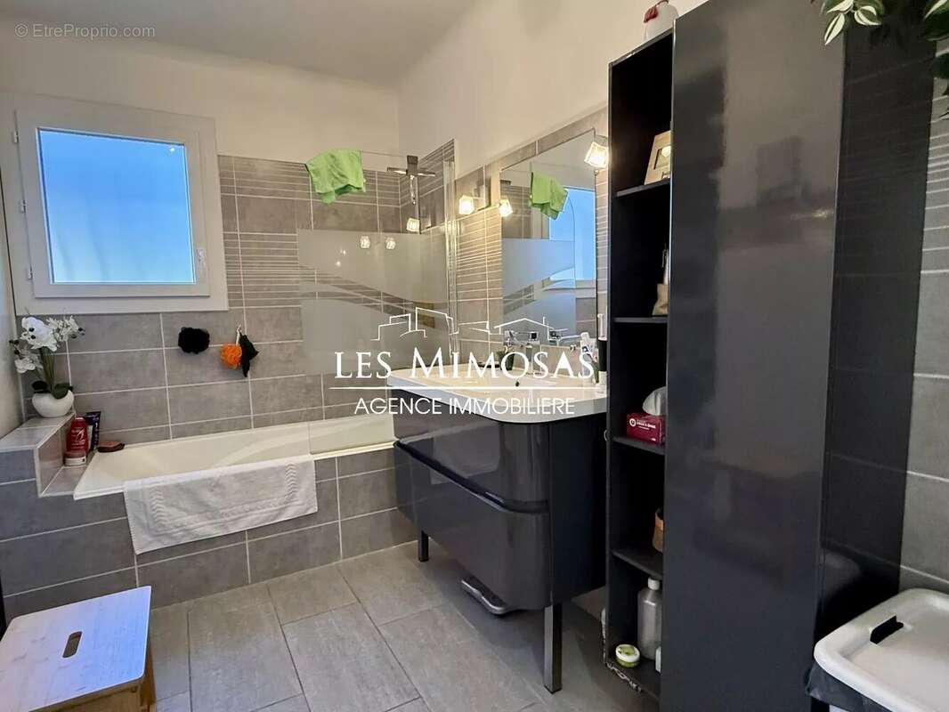 Maison 4 P avec grand GARAGE – LE MUY - photo 23