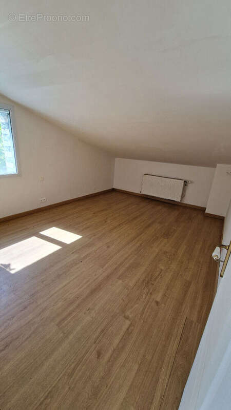 Appartement à VAUGRIGNEUSE