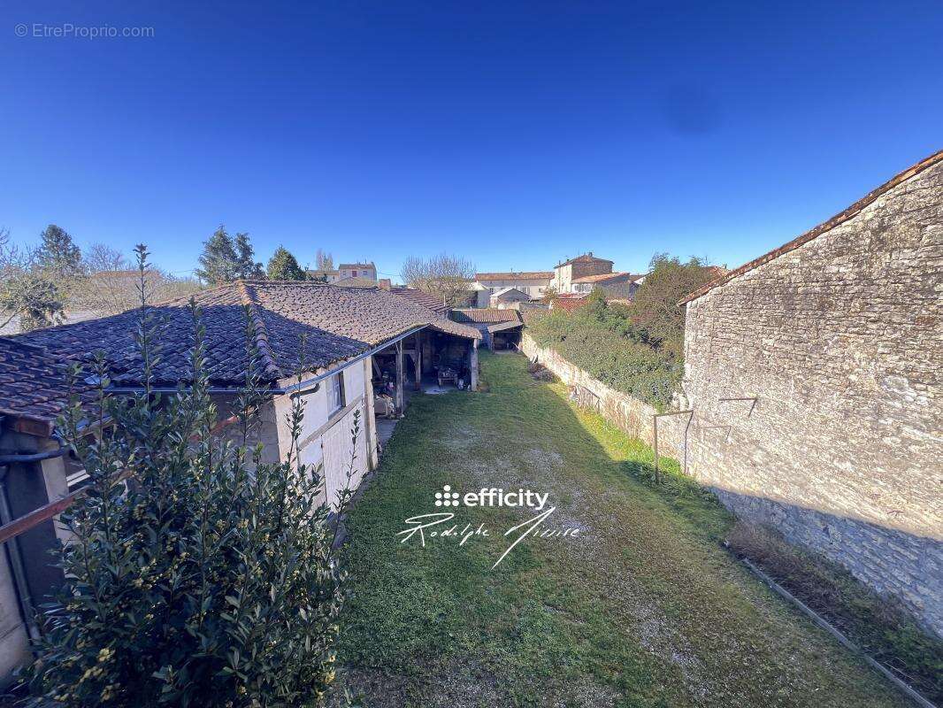 Maison à CHEF-BOUTONNE
