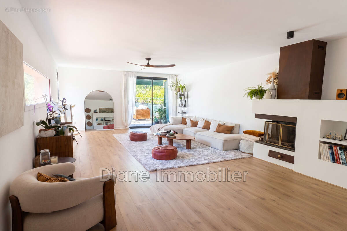 Appartement 215 m² à Nimes  - photo 3