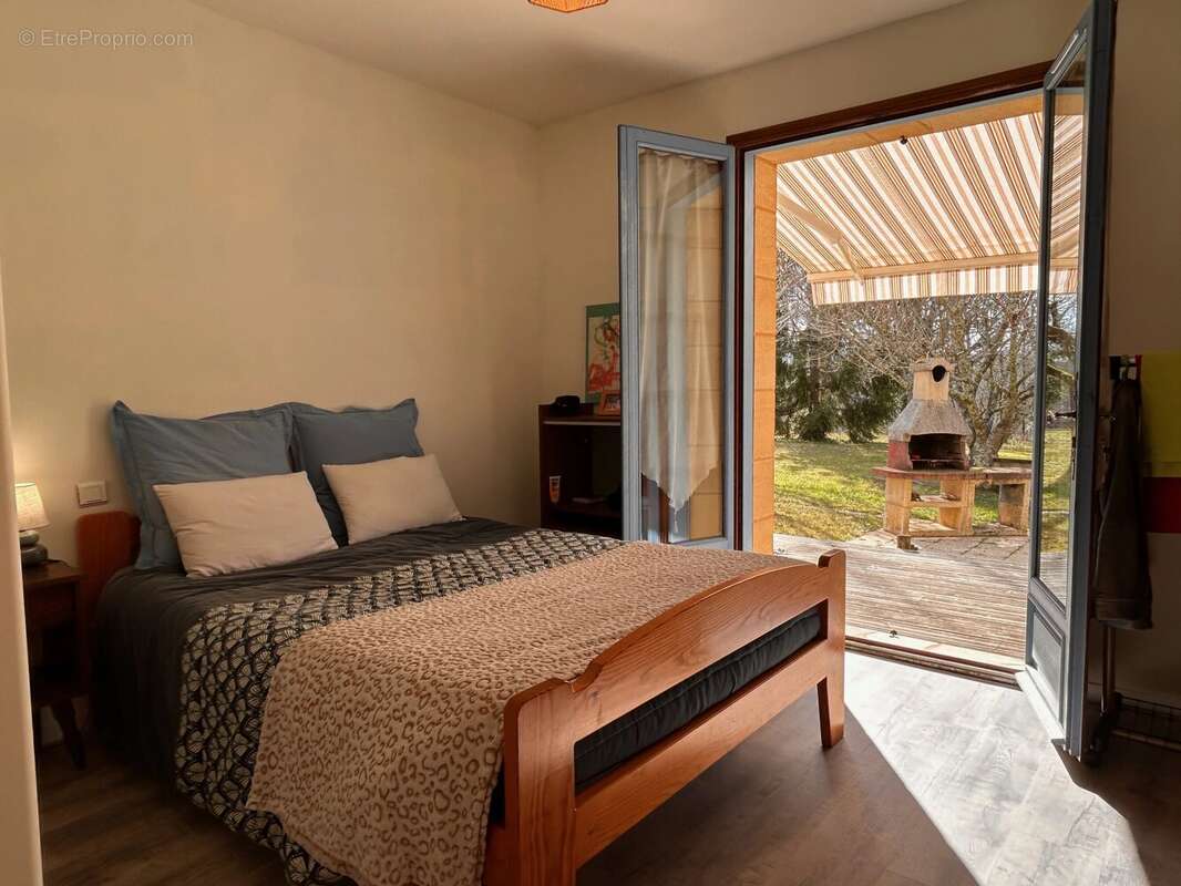 Maison à CENAC-ET-SAINT-JULIEN