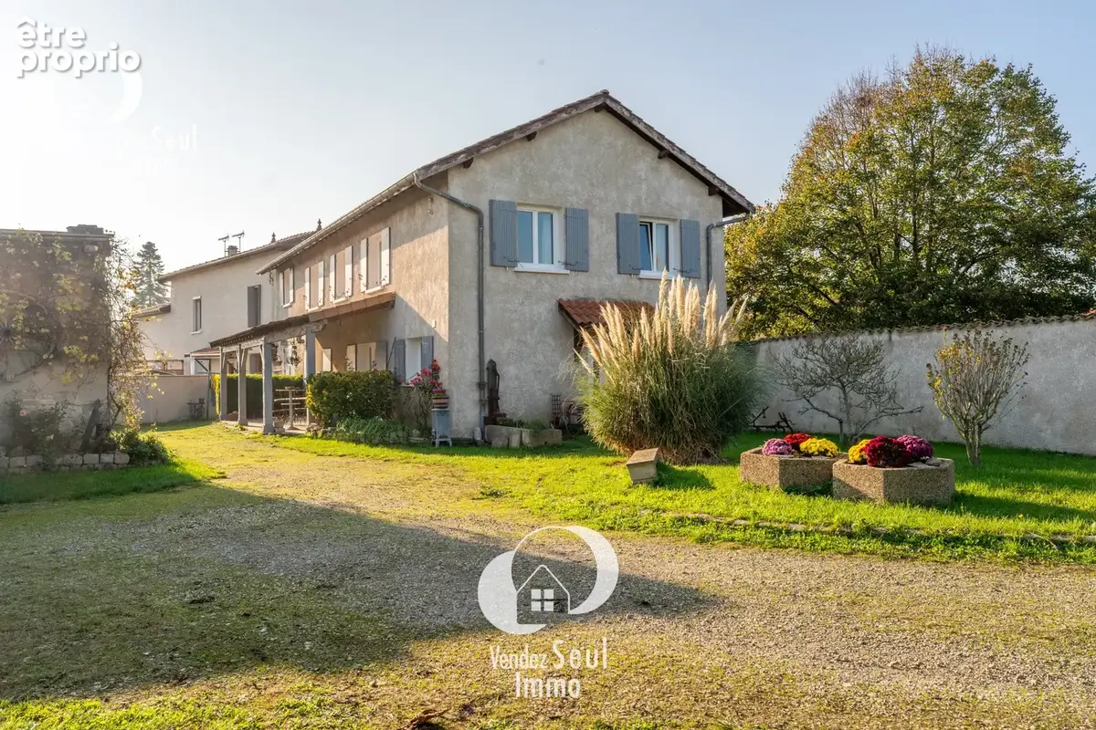 Ancienne ferme rénovée de 202 m2  avec dépendances et terrain de 1 295 m2 - Pusignan - photo 13