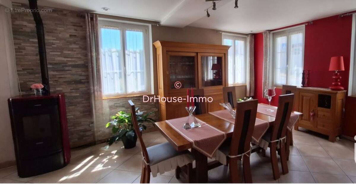 Maison à COURCELLES-SUR-SEINE