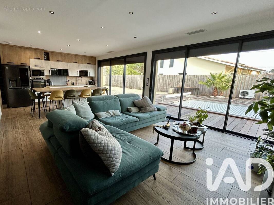 Photo 1 - Maison à VENDAYS-MONTALIVET