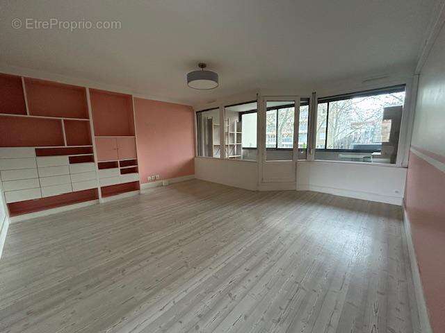   - Appartement à LYON-7E