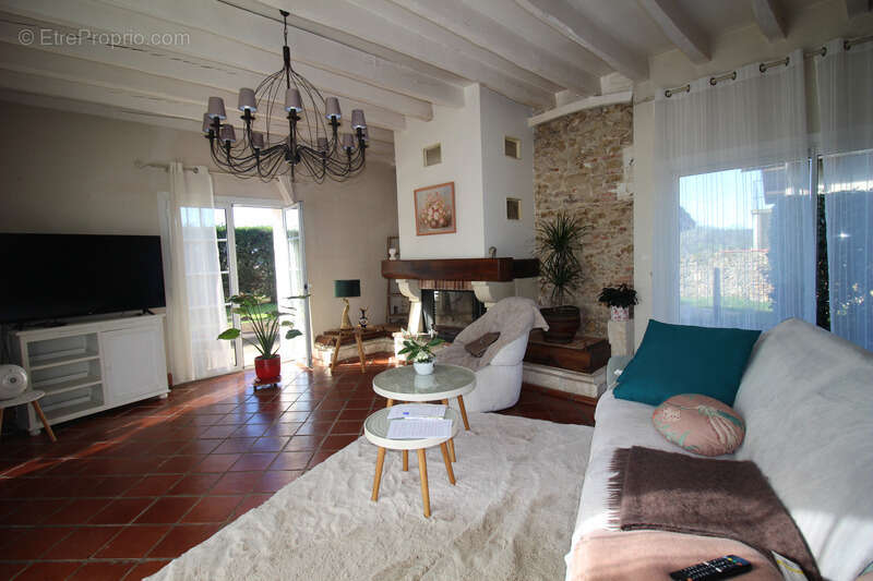 Maison à UCHACQ-ET-PARENTIS