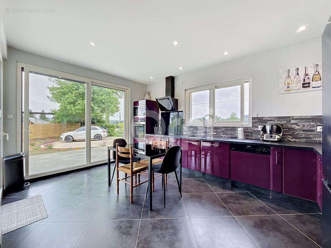 Maison à PERPEZAC-LE-NOIR
