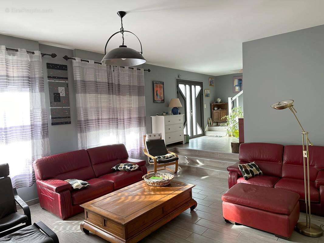 Maison indépendante de 180 m2 avec terrain de 1582 m2 - photo 2