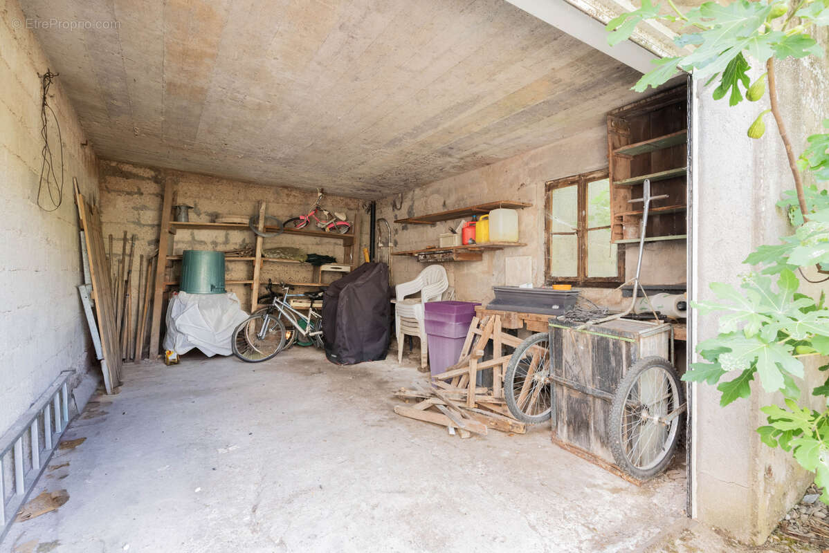 Maison pleine de potentiel - 4 chambres, garage et jardin - photo 20