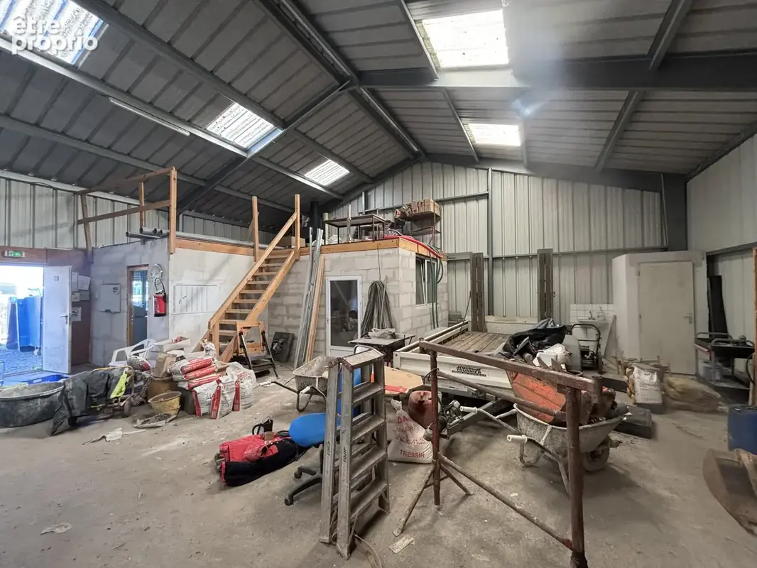 Prox cysoing -  batiment de 288 m2 - photo 2