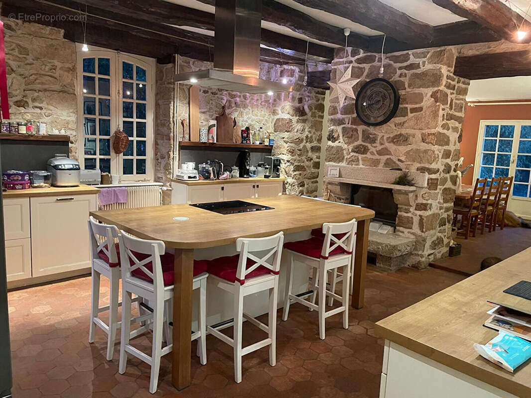 Maison à CHATEAU-CHERVIX