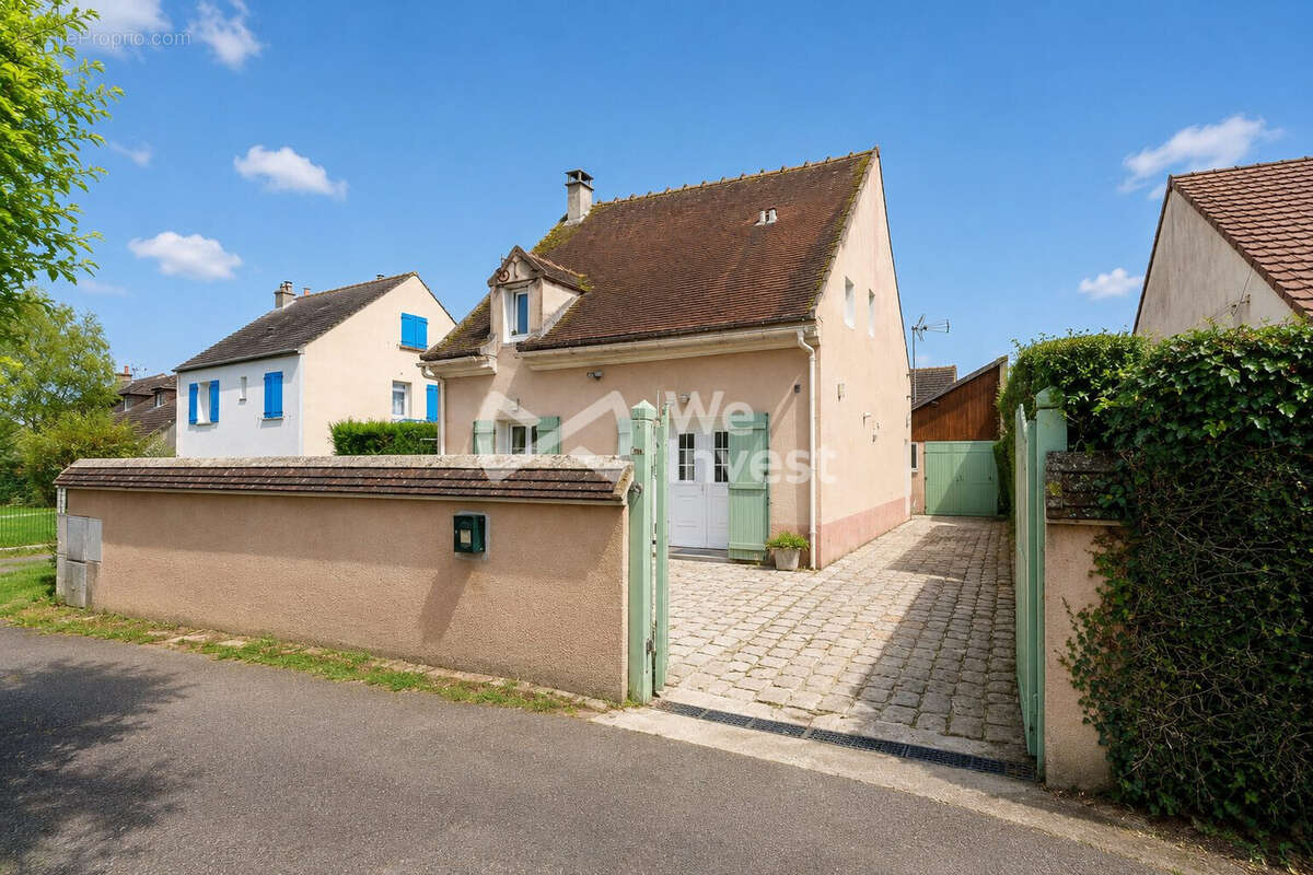 Maison 104 m² à Villeneuve-Le-Comte  - photo 2