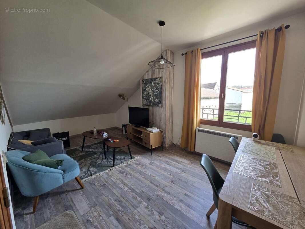 Appartement à LONGPERRIER