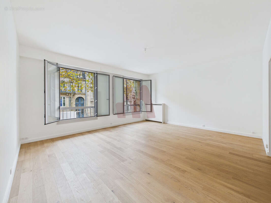 Appartement à PARIS-7E