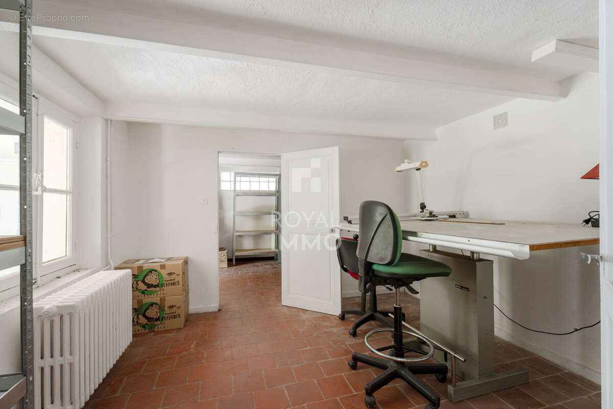Maison à fort potentiel   Habitation, bureaux ou activité professionnelle - photo 9