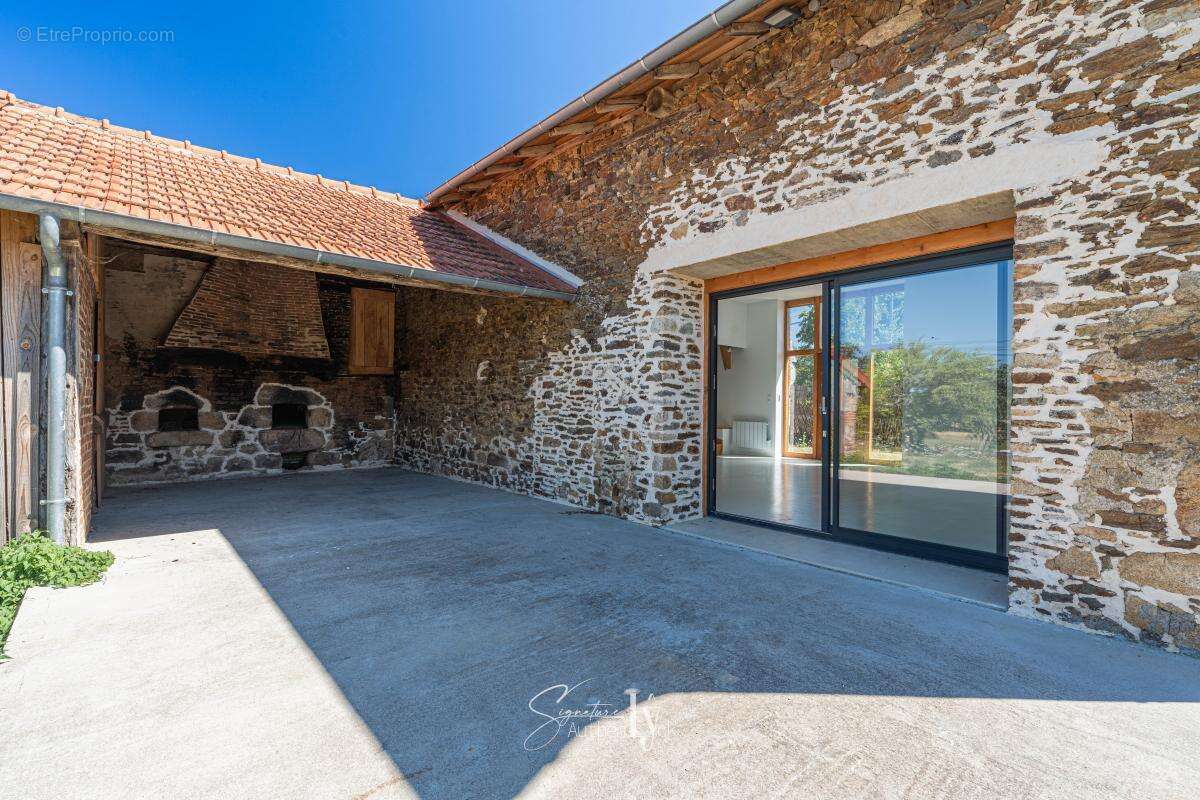 Maison 92 m² à Saint-Hilaire-Bonneval  - photo 2