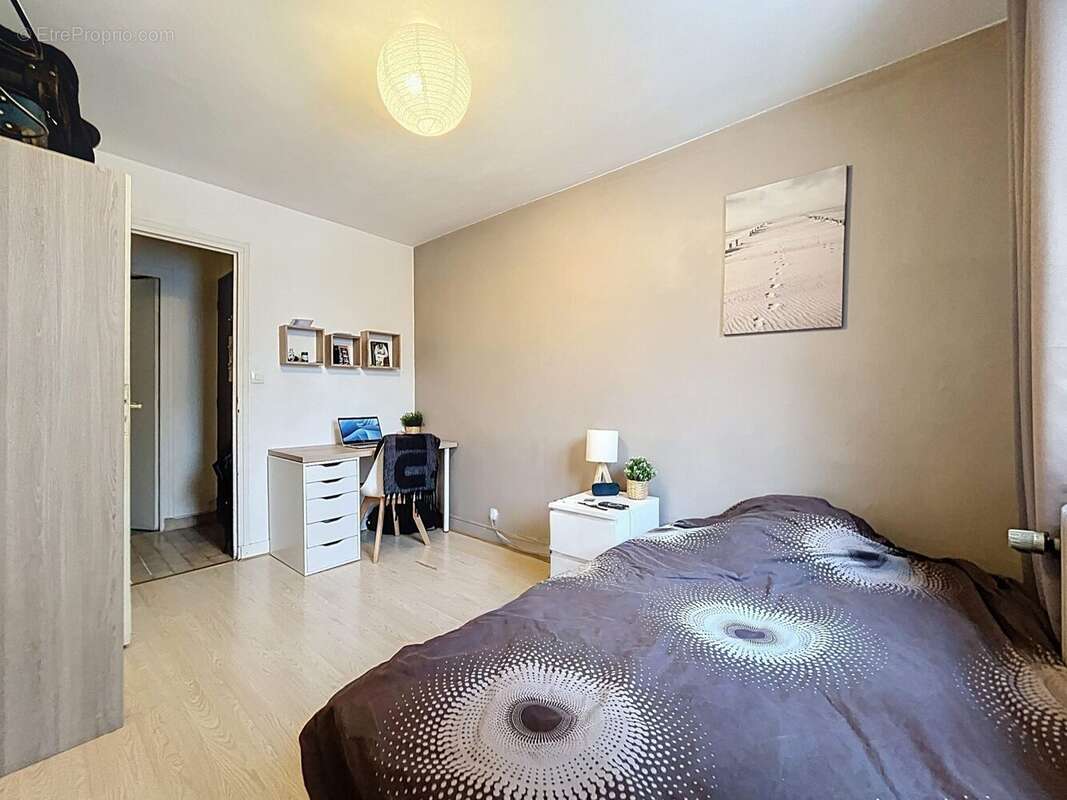 Appartement à SAINT-MARTIN-D'HERES