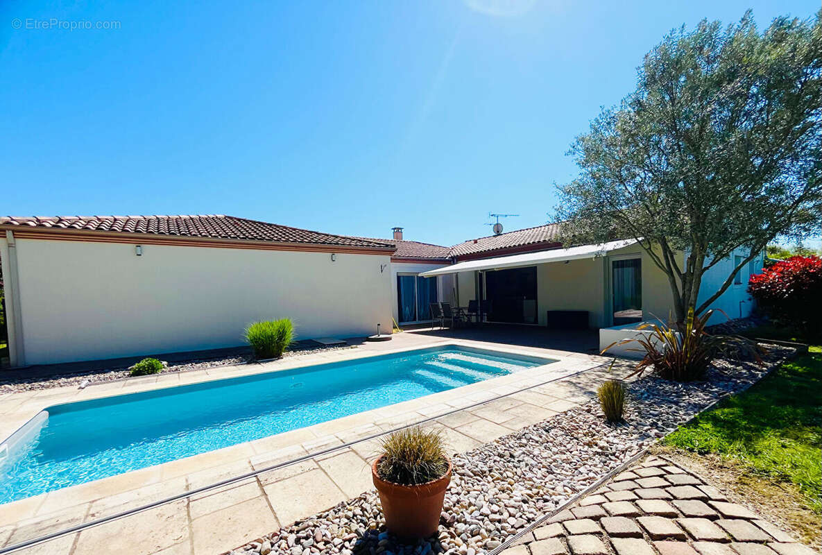Maison à PUJOLS