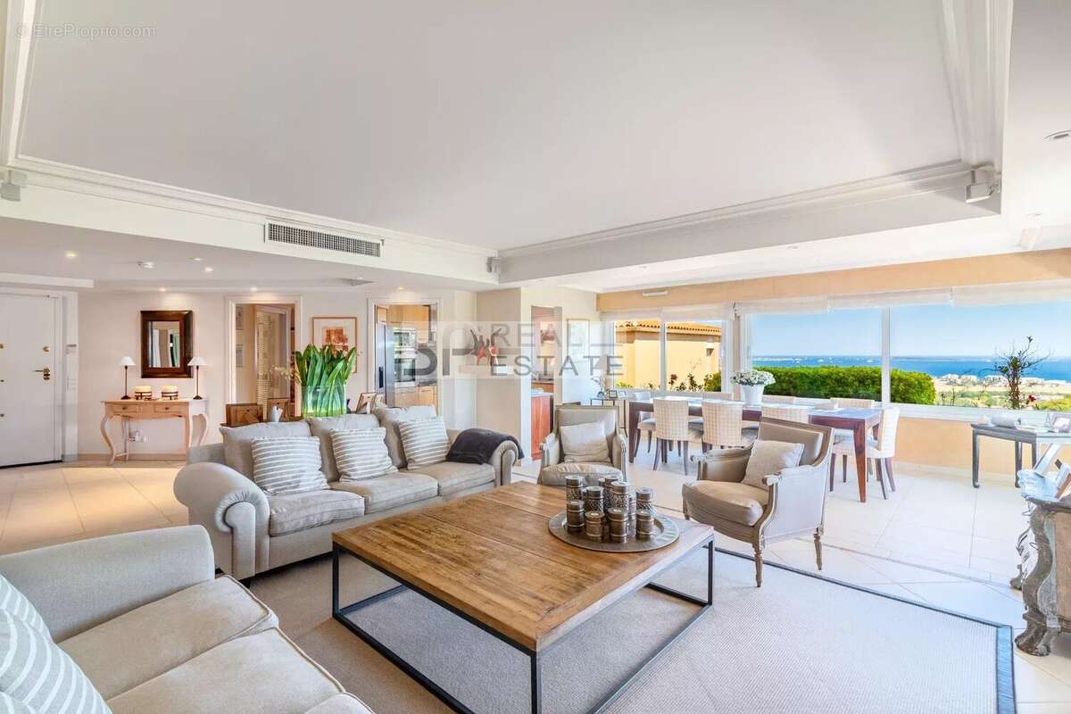 Appartement à MANDELIEU-LA-NAPOULE