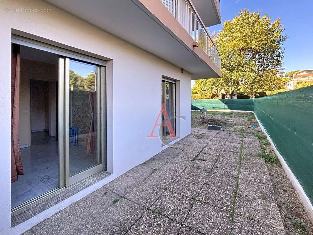 Appartement à SAINT-LAURENT-DU-VAR