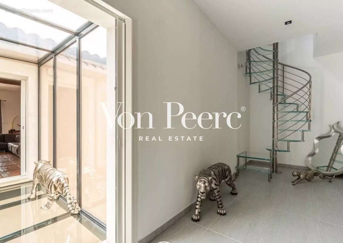 Proche Avignon - Villa provençale sur un terrain paysagé d’1 hectare, - photo 8