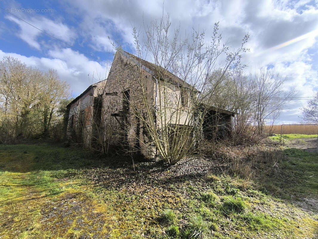 Maison à COURMONT