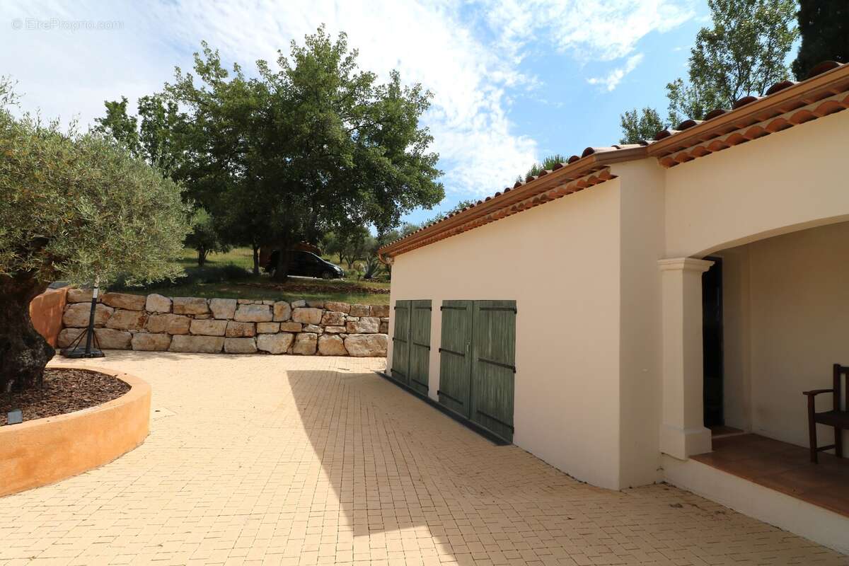 Maison à BAGNOLS-EN-FORET