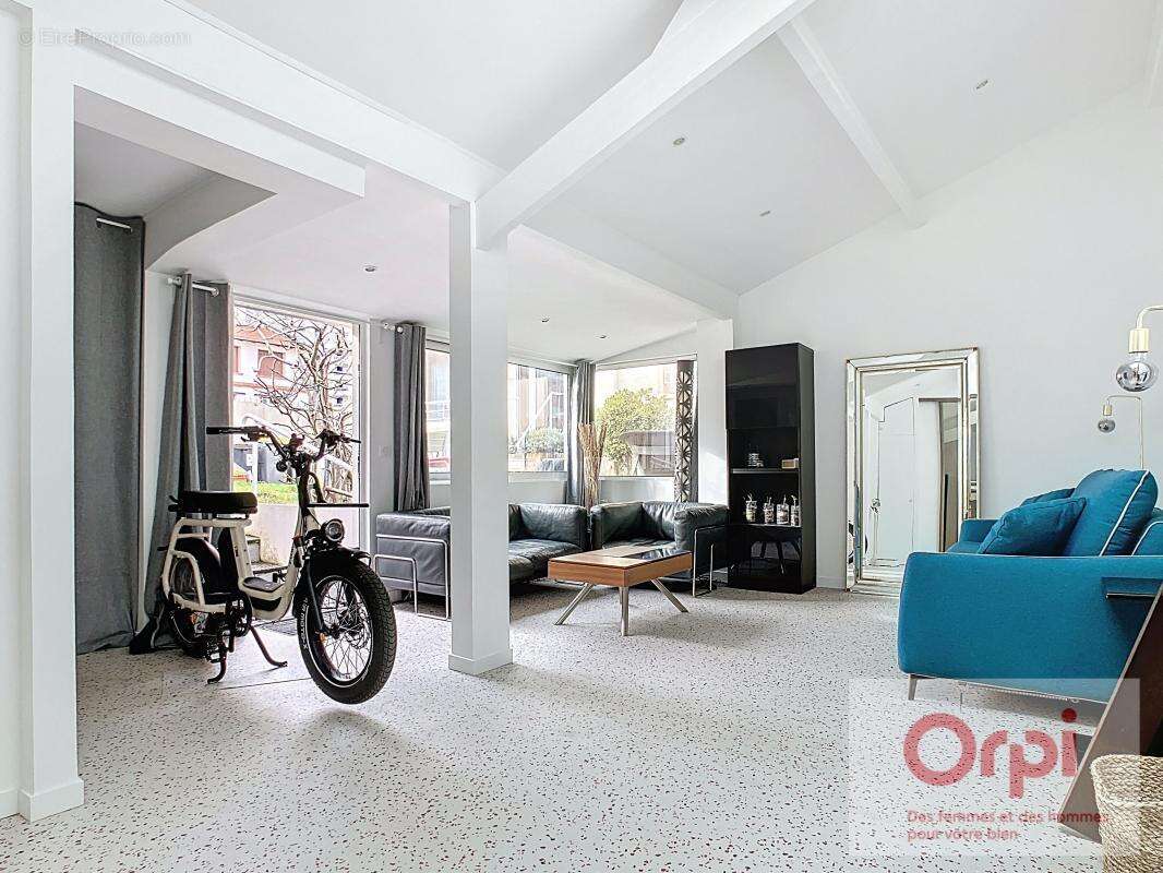 Maison à ISSY-LES-MOULINEAUX