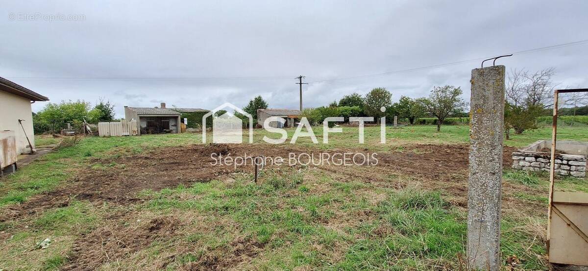 Photo 1 - Terrain à LE CHAY