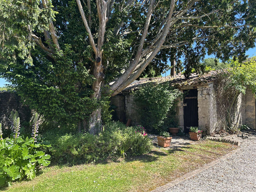 Maison à SAINT-PIERRE-DE-JUILLERS