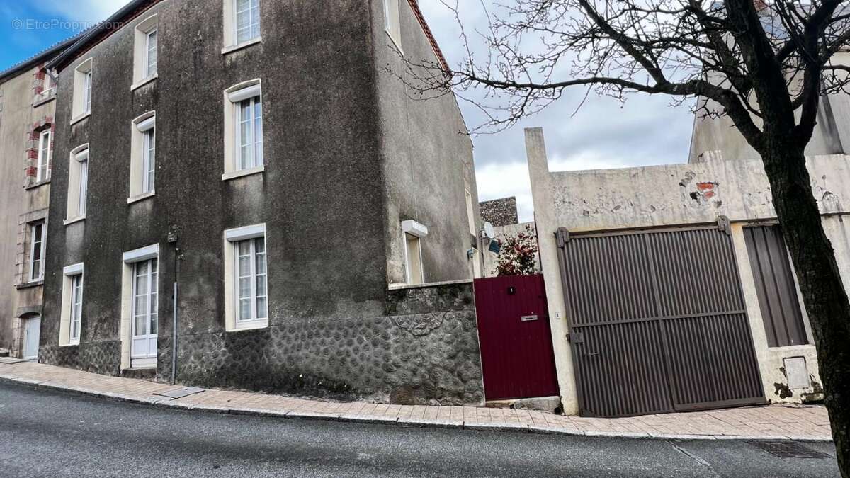 Maison à POUZAUGES