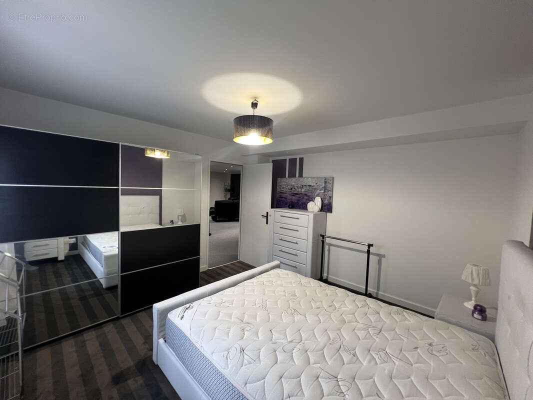 Maison à SAINT-LAURENT-DU-PAPE