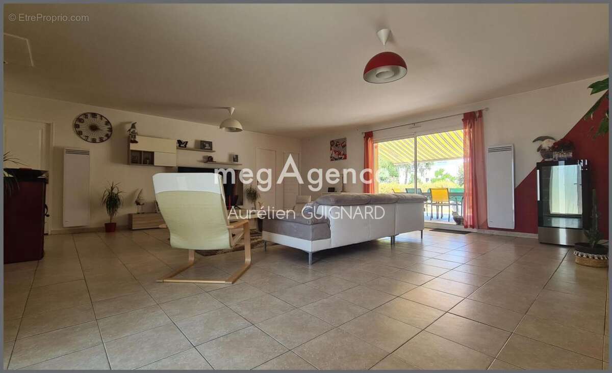 6 Chambres, 1 bureau, double garage, jardin - photo 4