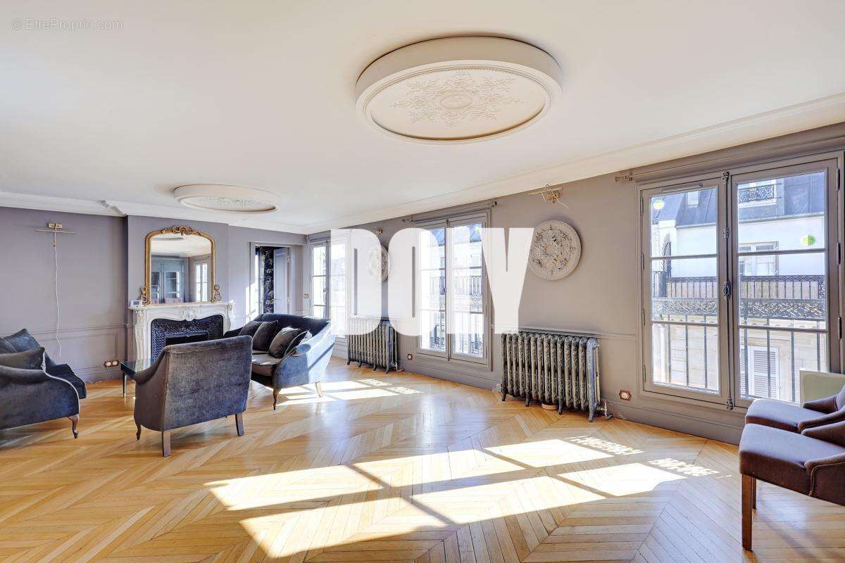 Appartement à PARIS-4E