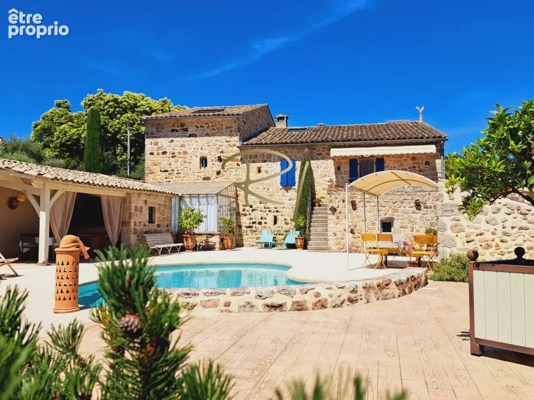 Mas en pierre rénové avec dépendances et piscine - photo 2