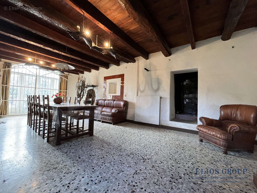 Maison à NANS-LES-PINS