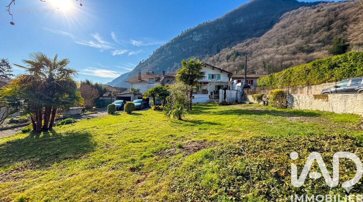 Photo 1 - Maison à VEUREY-VOROIZE