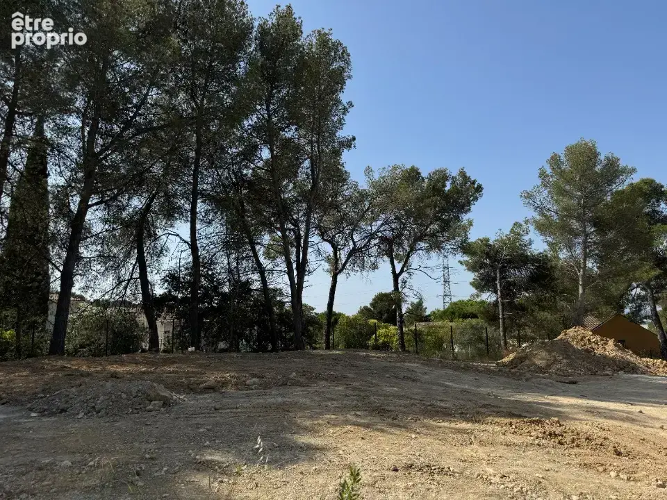 Terrain à SAINT-CLEMENT-DE-RIVIERE