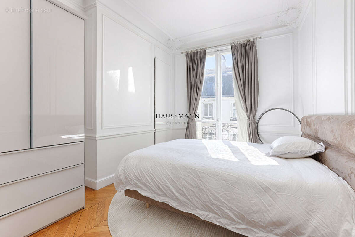 Appartement à PARIS-8E