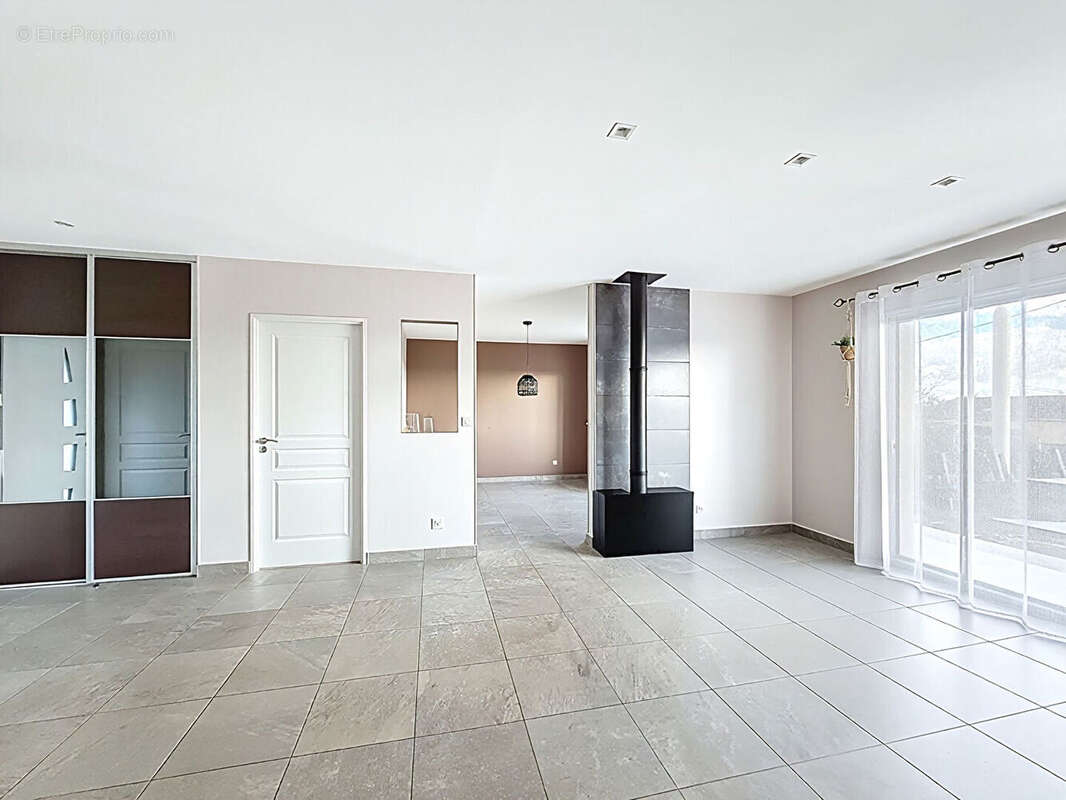 Maison Vaugneray 6 pièce(s) 135 m2 - photo 3
