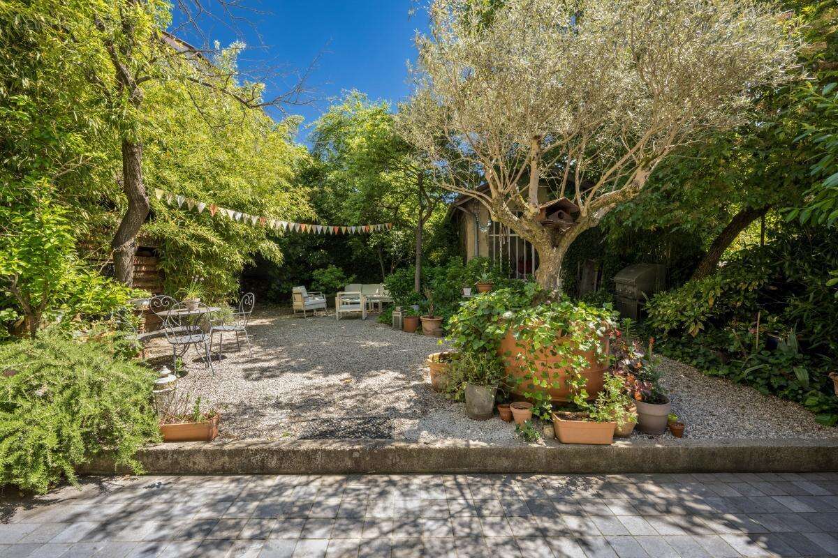 Magnifique maison rénovée avec dépendance au Coeur de Montchat - Coup de coeur assuré ! - photo 10