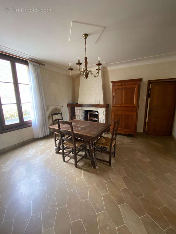 Maison à LE PUY-NOTRE-DAME