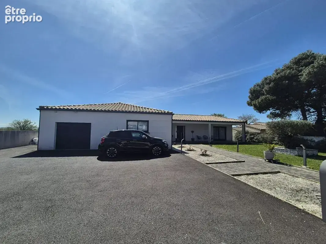 Grande maison de plain-pied avec garage et piscine - photo 17