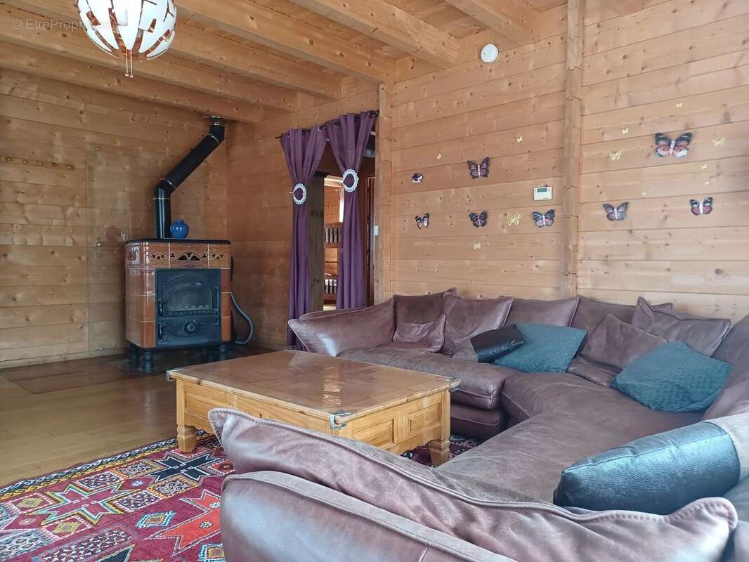 PREMANON : Chalet avec 2 logements et grand garge - photo 4