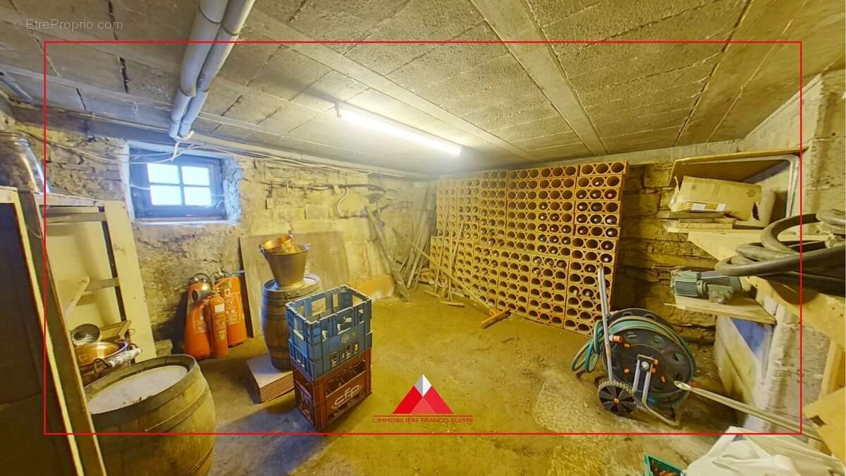 Maison en pierres apparentes avec 3512m² de terrain - photo 8