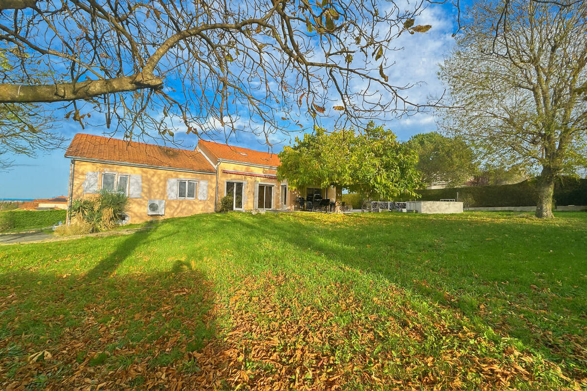 Maison à COMMELLE-VERNAY