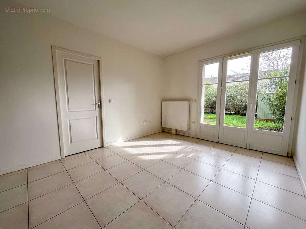 Appartement à VILLENAVE-D&#039;ORNON