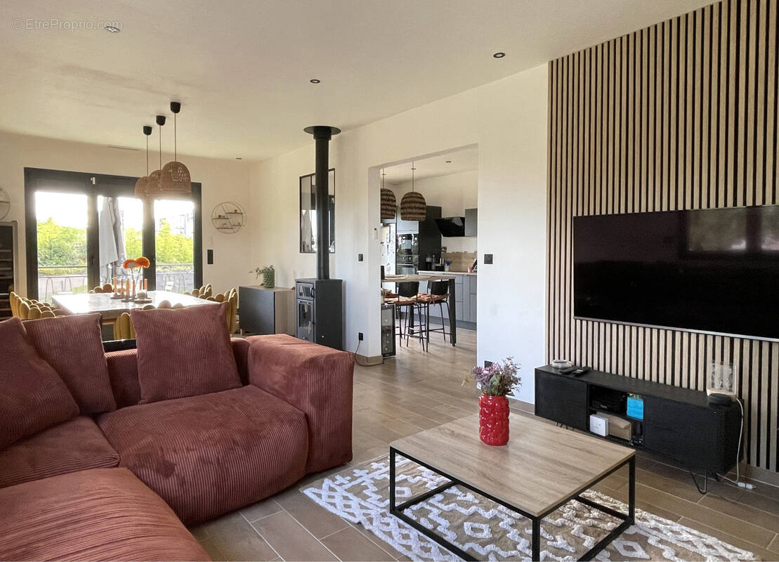 Maison à GREZIEU-LA-VARENNE