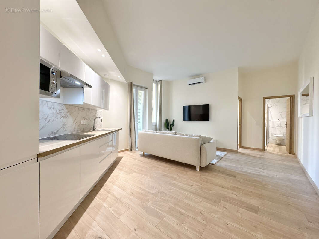 Nice riquier   2 pièces 44 m2 refait à neuf & vendu meublé - extérieur ouest au calme - 5 min à pied du port - photo 3